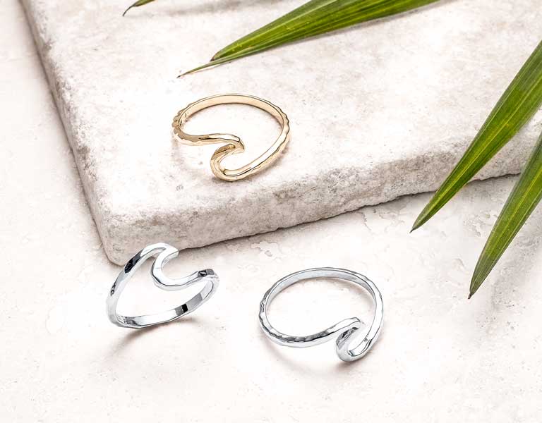 Designs for on the beach, discover new nautical jewelry.