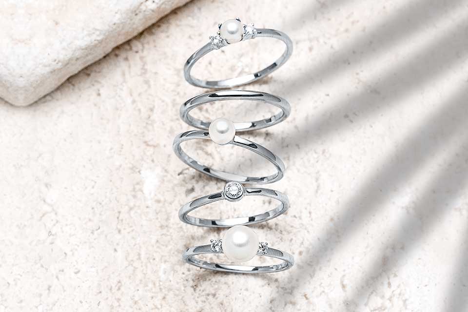 Modern Pearls Gifts for Mom
