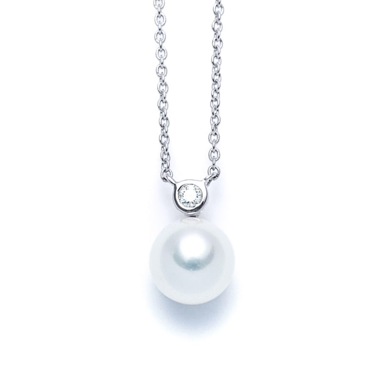 Classic Pearl & Diamond Necklace
