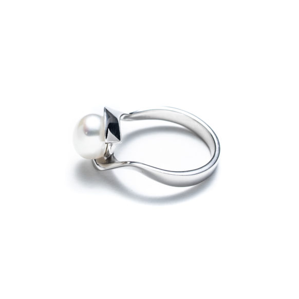 Brushed Pearl Ring Side View